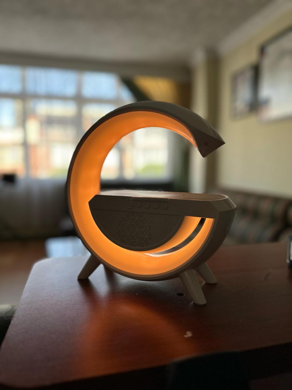 Lámpara Parlante Bluetooth con Cargador Inalámbrico y Luz LED | 4 en 1 Multifuncional