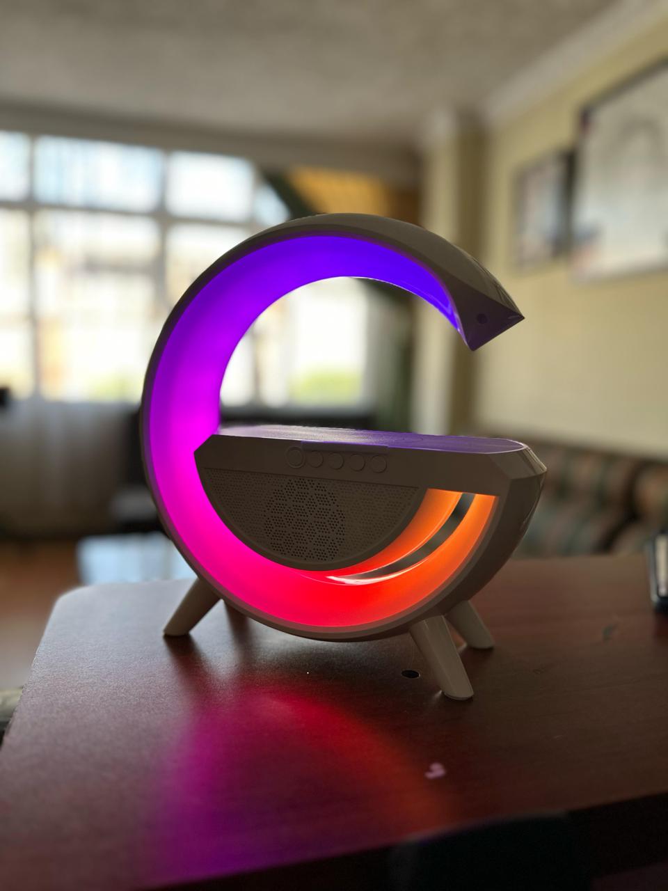 Lámpara Parlante Bluetooth con Cargador Inalámbrico y Luz LED | 4 en 1 Multifuncional